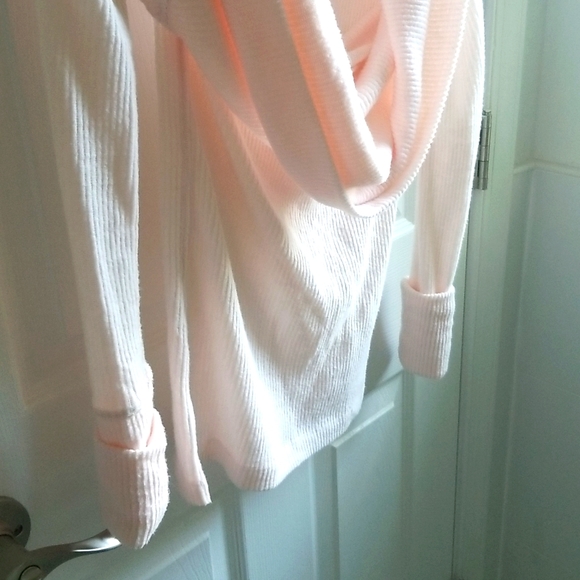 We the free - Oversized Cowl Neck Soft Shell Pink Sweater, NWT - Picture 4 of 8